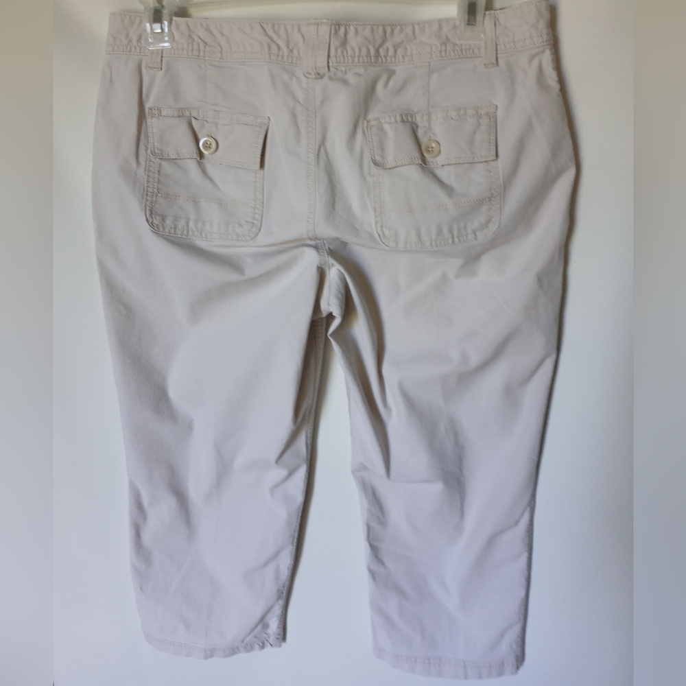 Eddie Bauer Womens Ripstop Capri pants Size 14 Color Beige - Picture 2 of 10